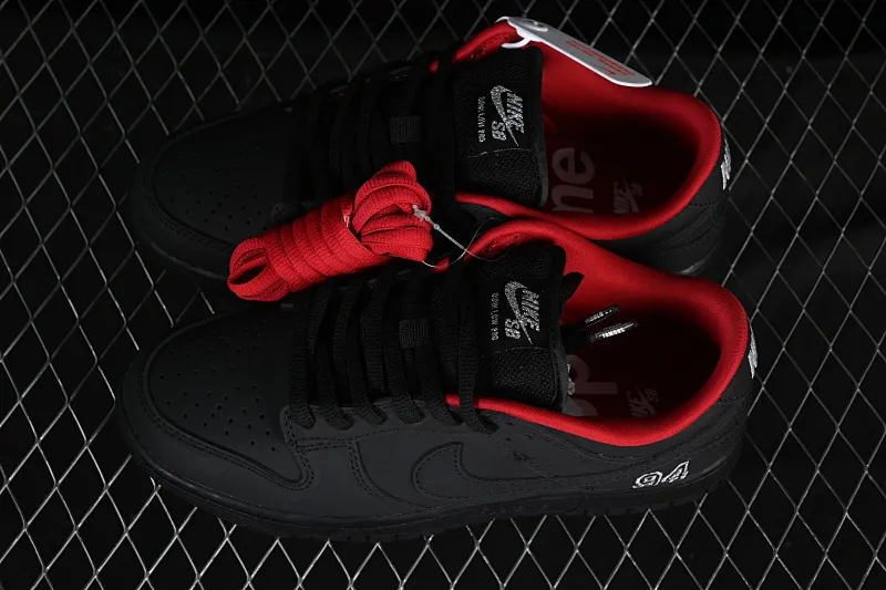 All Categories Nk SB Dunk Series Nk SB Dunk Low Low-top sneakers Supreme x Nike Dunk SB Dunk Low joint black low-top casual skateboard shoes HQ8487-001